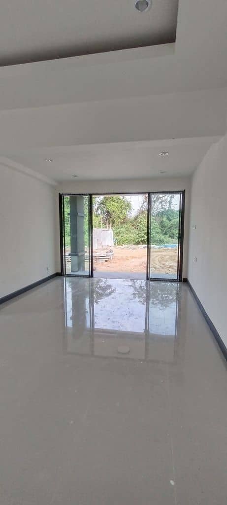 HS0021 Wohzimmer mit Blick zum Garten